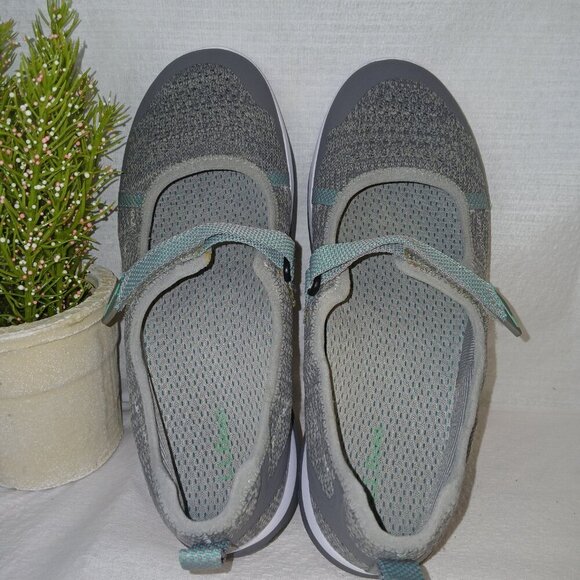 L.L. Bean women's Back Cove Mary Jane mesh adjustable strap shoe, gray, size 8 - Picture 8 of 9